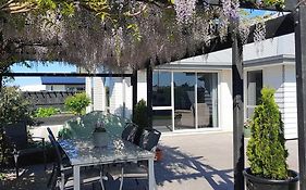 Courtenay B & B
